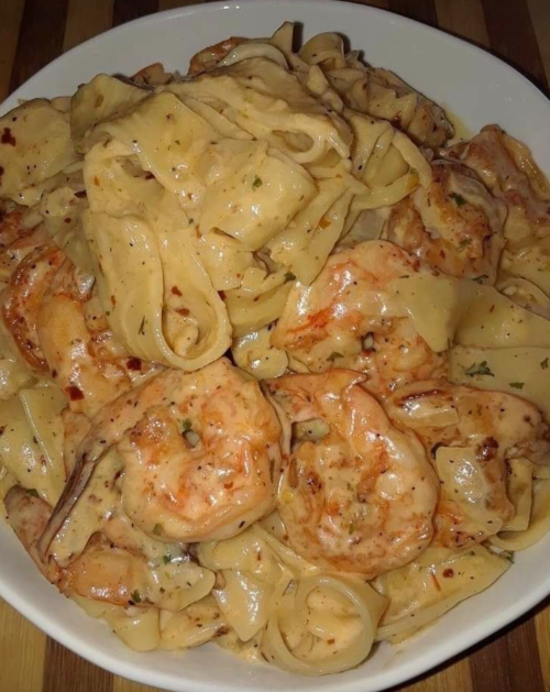 One Pan Shrimp Fettuccine Alfredo